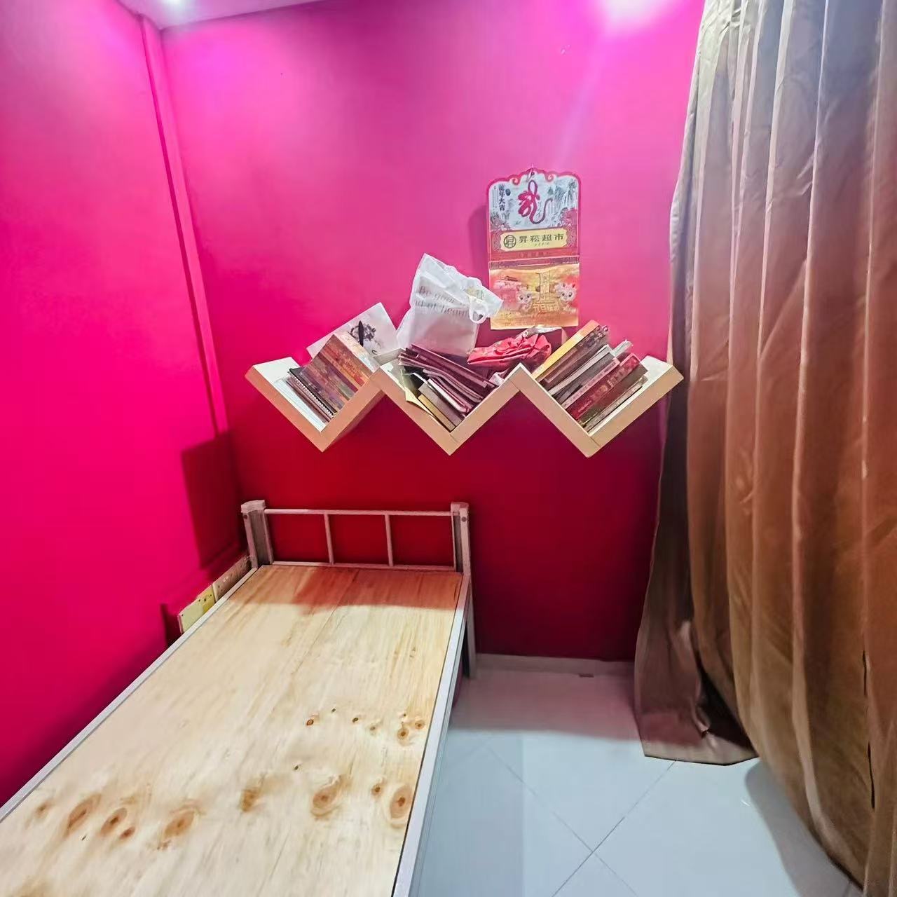 Woodlands South 兀兰南 隔间500块 又空调600本屋地址可以730583合法人数煮饭隔间 · 可煮