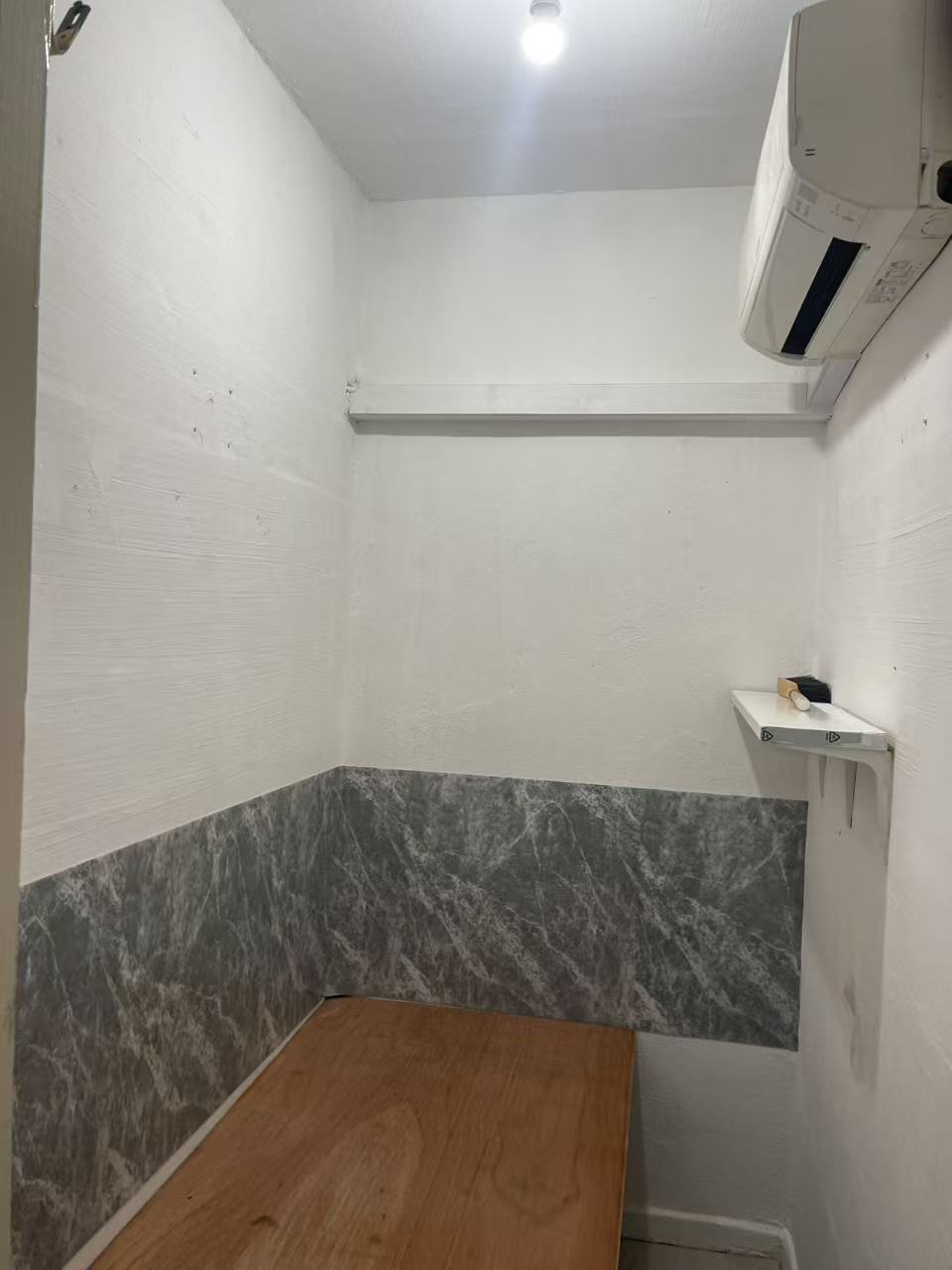 勿落（Bedok）Blk539，S’460539，招主人房女搭房500，普通房男搭房400，每个房间都有空调，还有一个储物间只租一人也有空调600，楼下就是盛松超市，24小时食阁，面包店等等购