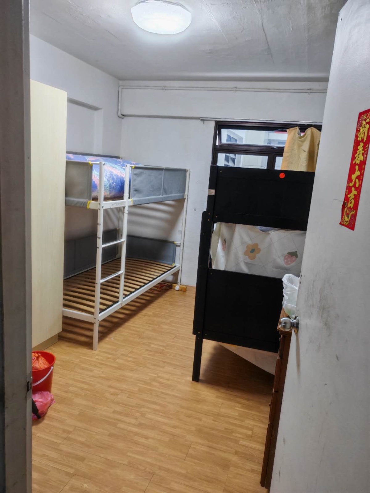 光明山地铁站男搭房.女搭房房.邮编570403光明山上铺450下铺500报本屋地址.男女都有.不报地址.下铺450上铺400