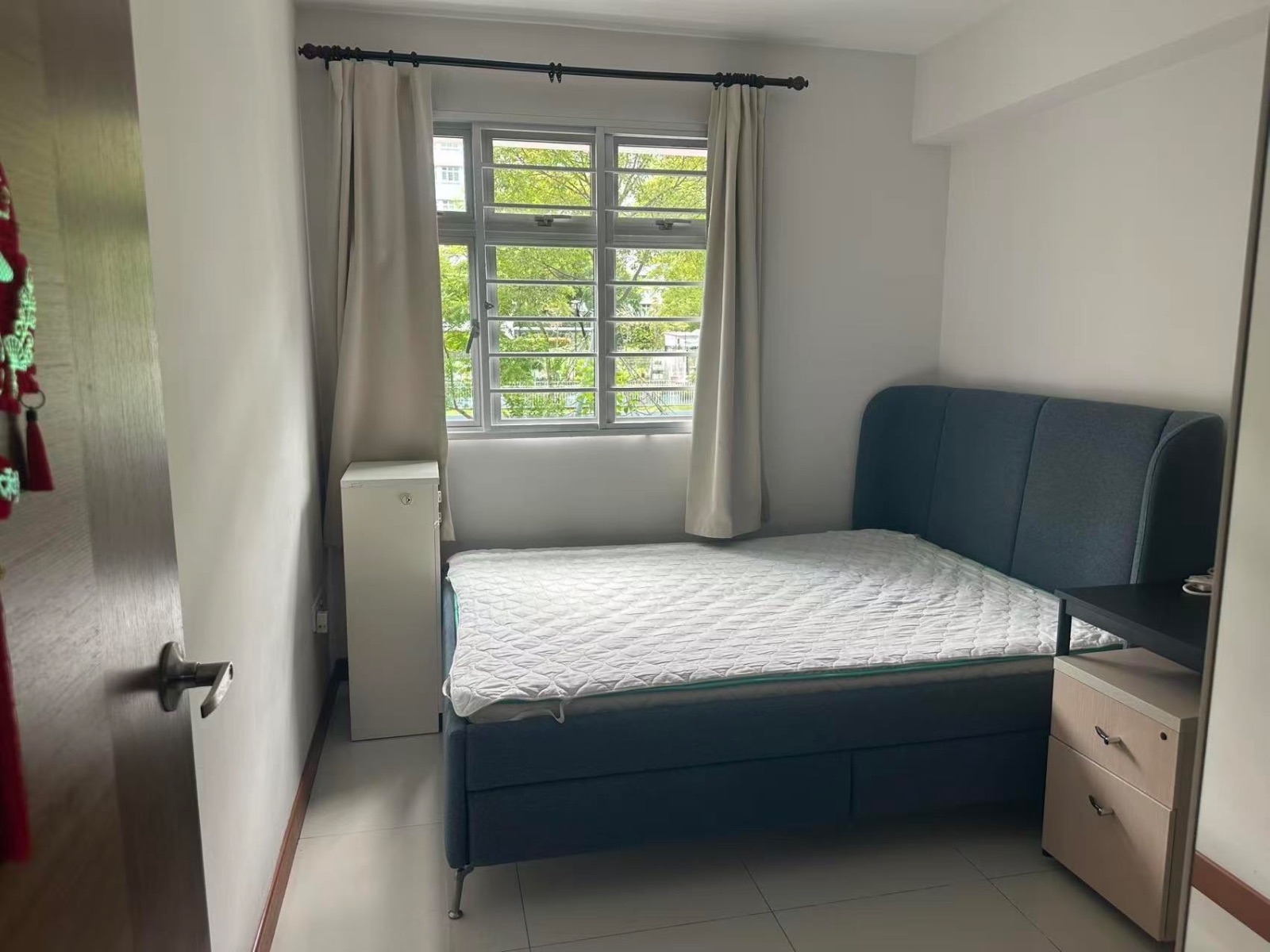 Choa Chu Kang 武吉柑柏 （红线）附近 681805  双人床 有空调  人少  干净 ❤️服务业 ♥️地址  🏠随时入住价格1200 煮饭空调