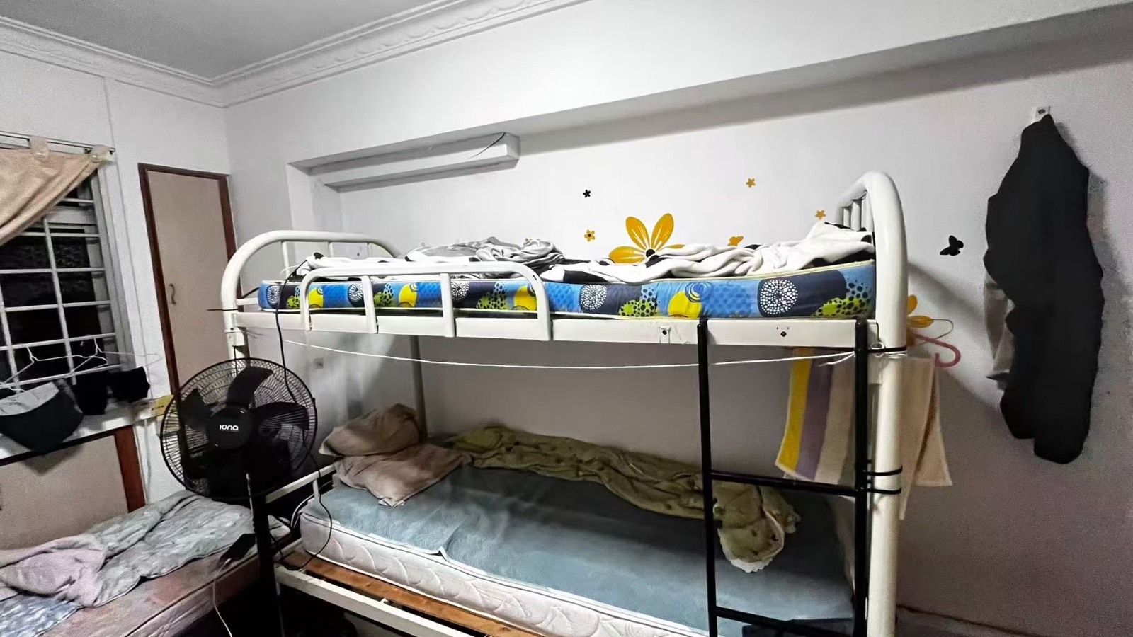 文礼地铁附近，男搭房不要夜班  ，普通房一个上铺，主人房，月末入住，可报制造业本屋地址。 离着地铁站5分钟 邮编642668