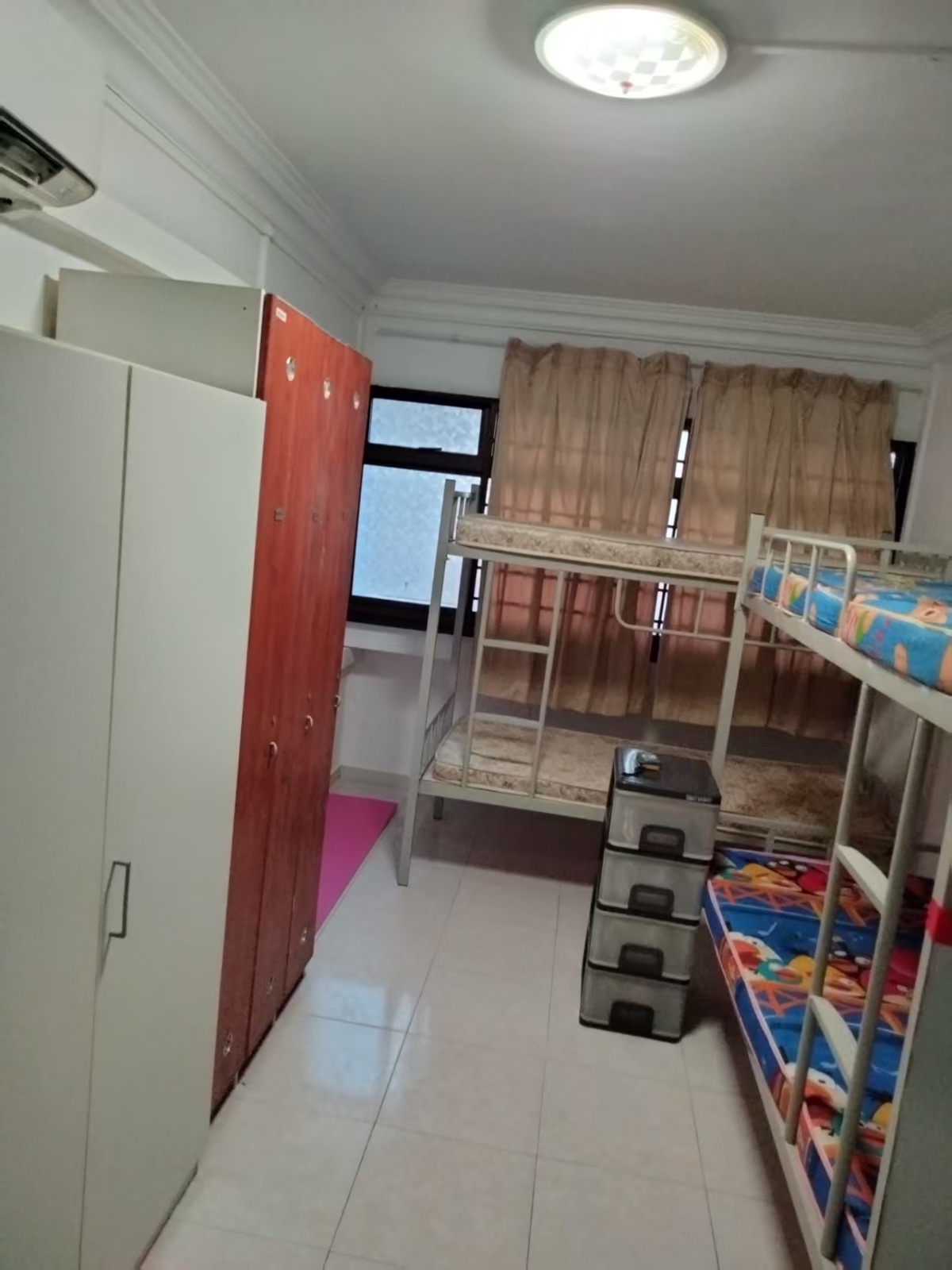 四美 储藏室450 适合打呼噜女生床位单人床。男生床位 本屋地址