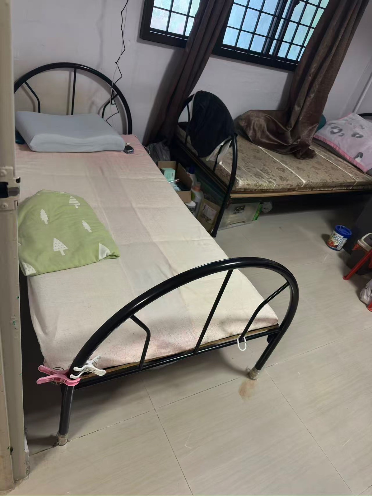 湖畔地铁站附近男床位，三人间，邮编640463，可报服务业本屋地址$500一个月