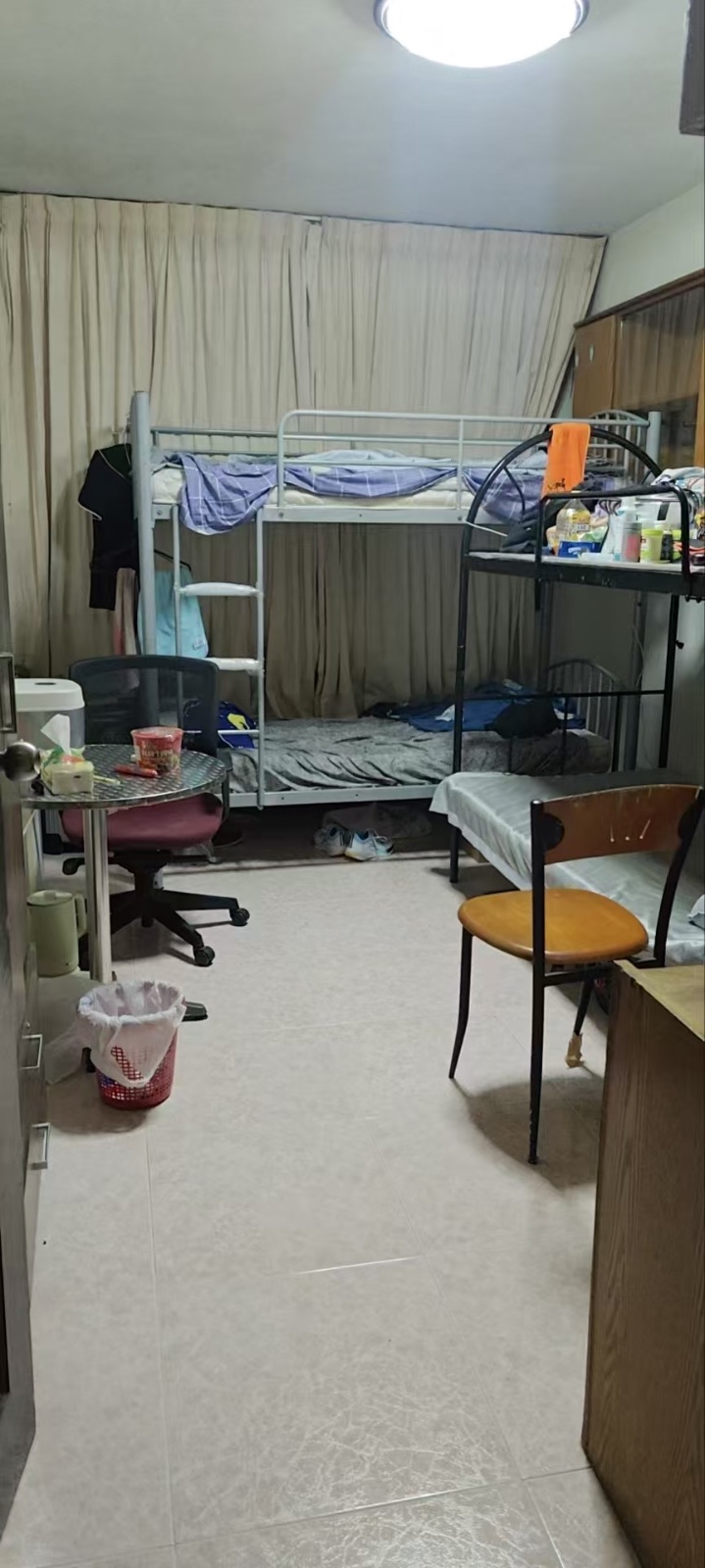 先驱（640710） 有4人间男床位出租，包水电网，有冷气，可煮，房租450，要地址500；有兴趣要的朋友请联系