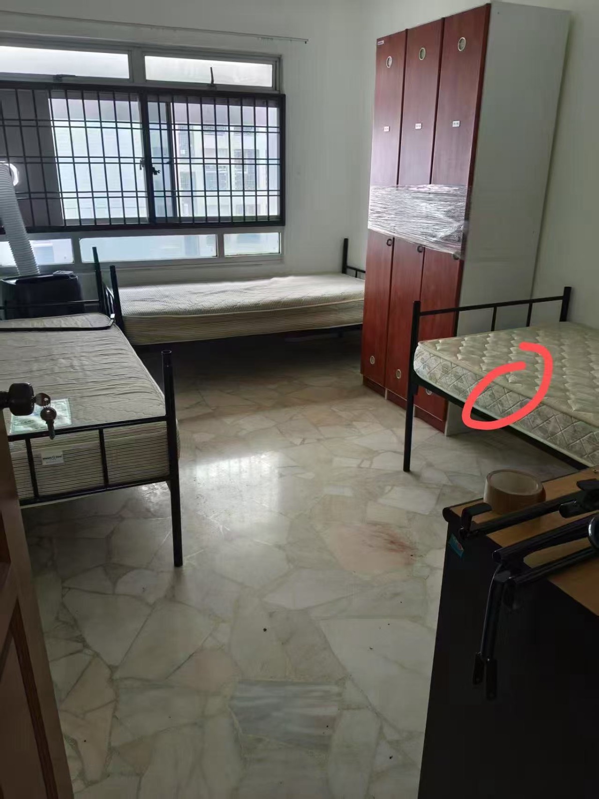 Pasir Ris 床位510154巴西力四人间男女床位各一个，510252巴西力四人间男床位两个， $400/月510233巴西力男床位一个，不要地址最好