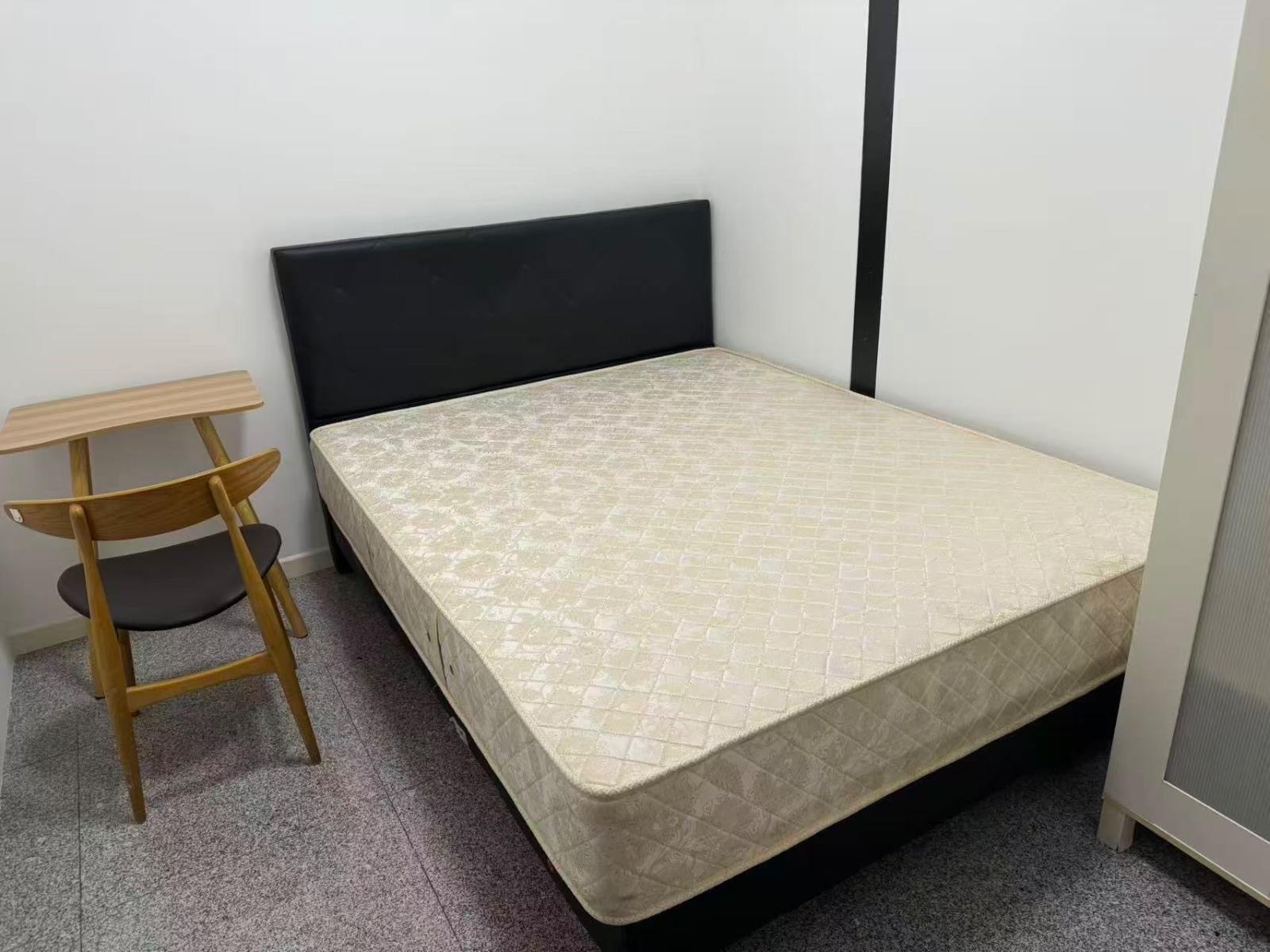 Boon Keng · 文庆邮编 328005 夫妻1250单人1150只有一个地址 可以煮饭 水电全包