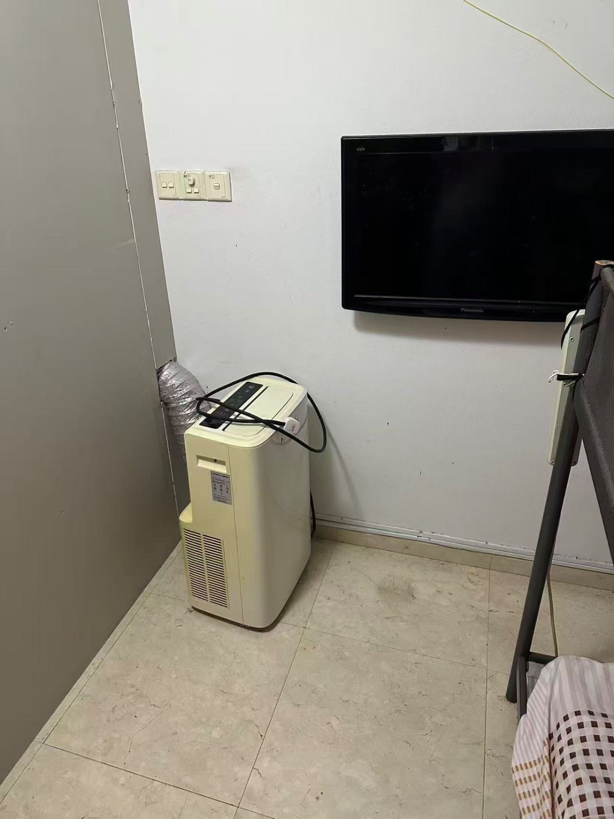巴耶利峇（邮编409286）的地铁站附近有客厅隔间出租，适合情侣夫妻或者两男两女，包水电网，可煮，有冷气，不要地址，房租900，有需要的朋友， 图片 2