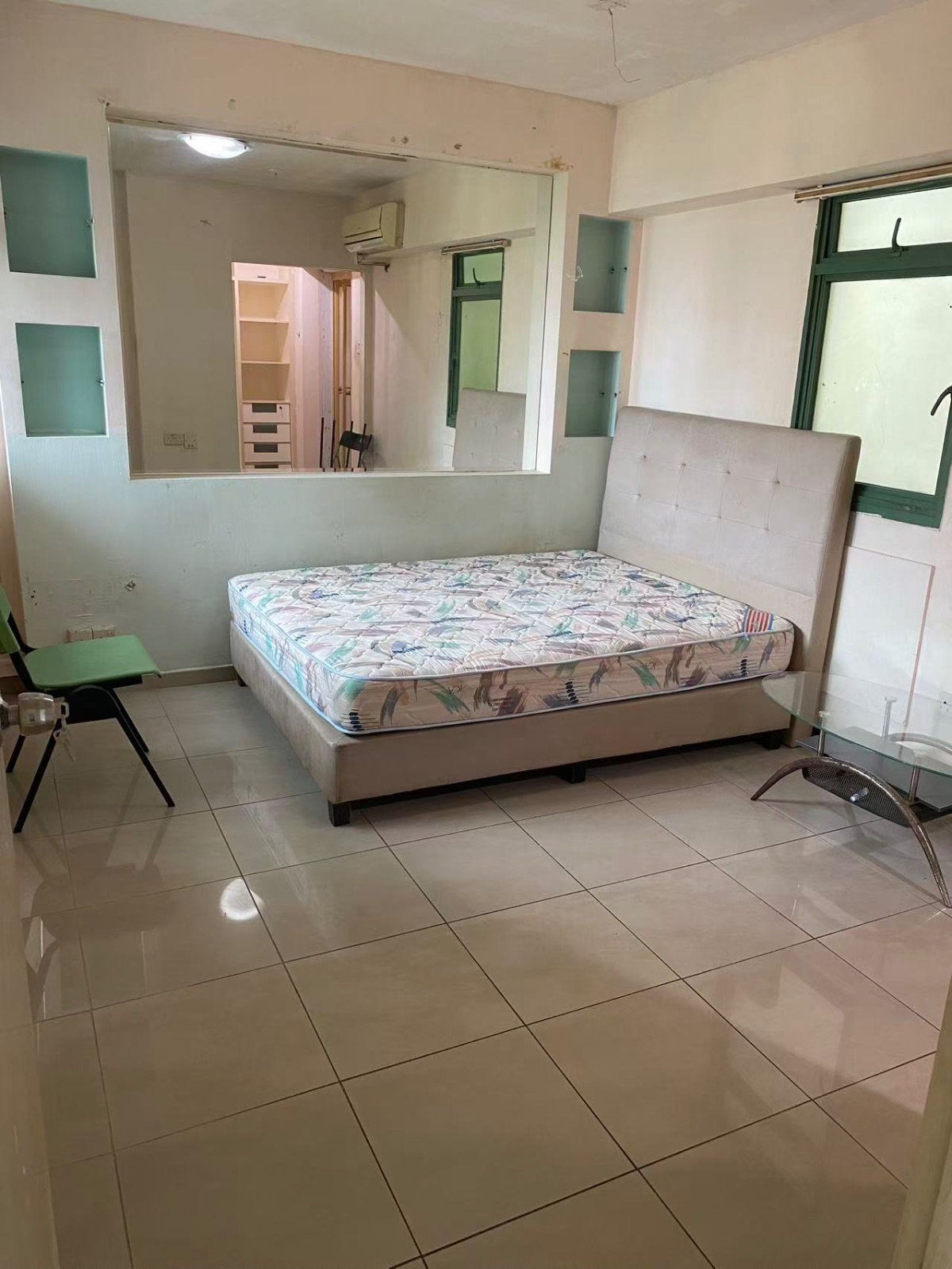 海军部732687。 新拿的房子 本屋服务业地址 水电网煤气齐全 可大小煮  夫妻房 主人房1300  普通房1100包一个本屋地址。包水电网 11月一号可以入住 先到先得
