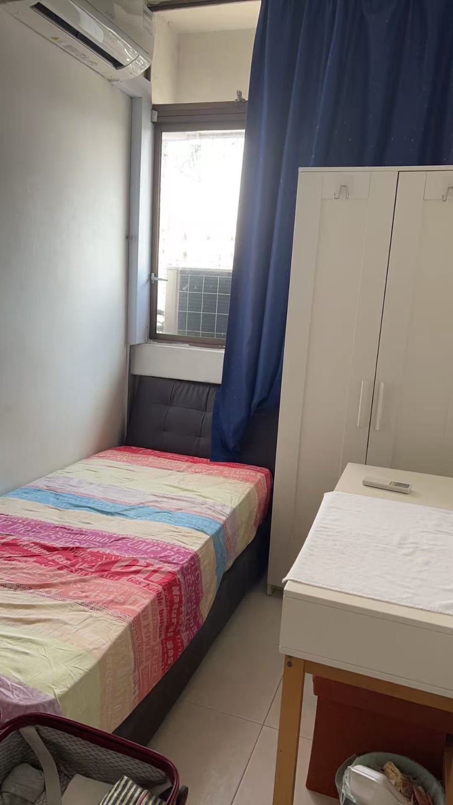 牛车水地铁D出口的珍珠大厦两人间床位出租，月租650租女生一人
