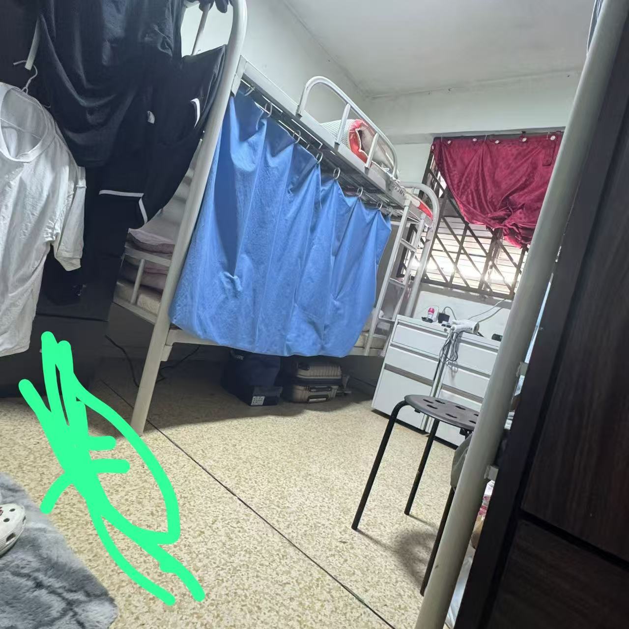 310025布莱德 有个男床位5人间上铺本屋地址$450整间不超人可煮随时入住