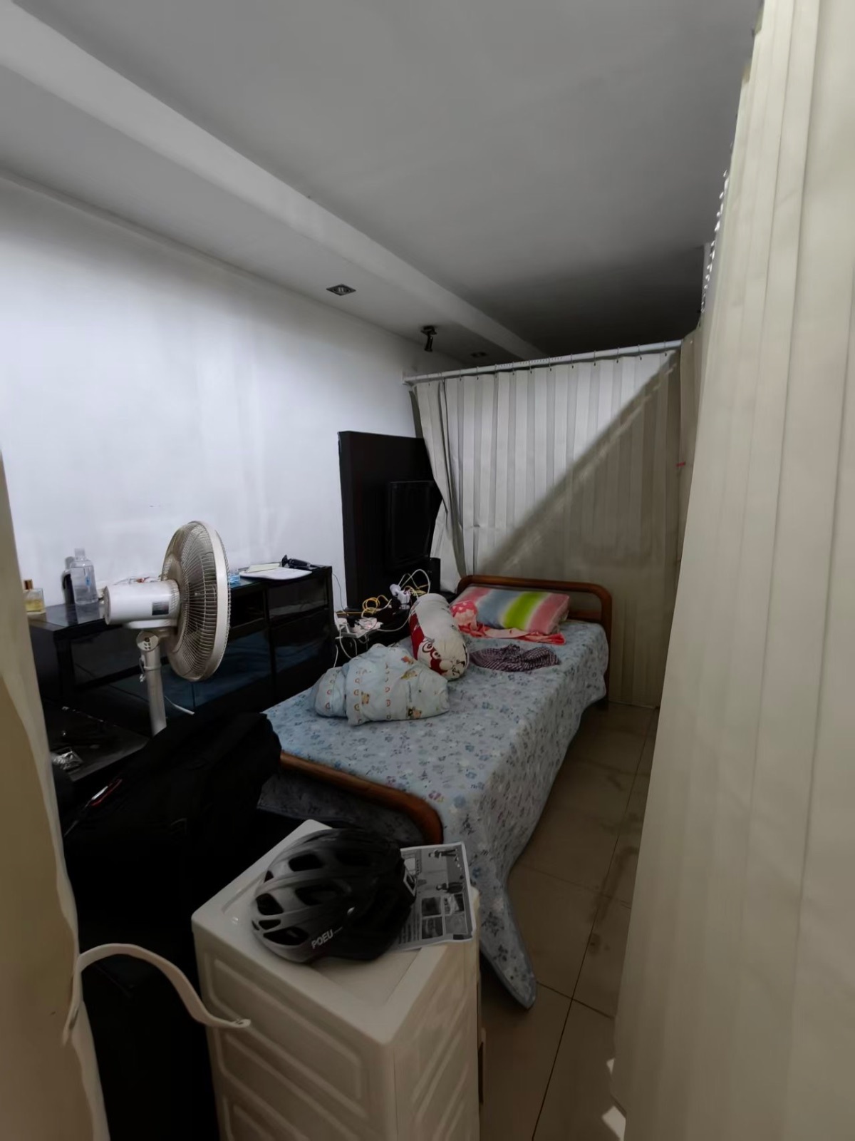 文礼 一个人住 客厅隔间。邮编642677 价格$450空调扇没有本屋地址 可以煮饭 风扇