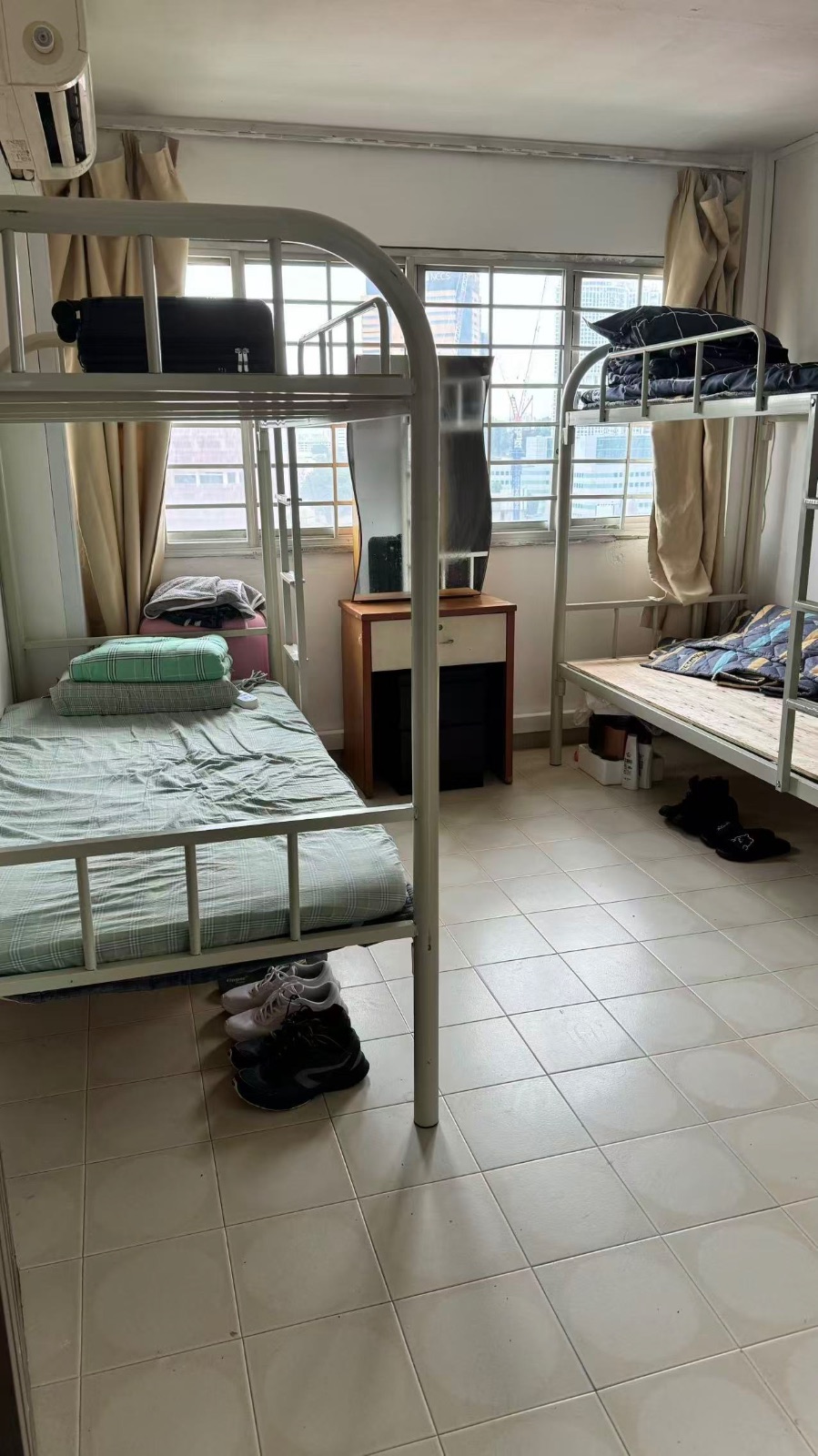 大巴窑310153 男女床位350 －400没本屋没有本屋地址 又空调可以煮饭 押一付一
