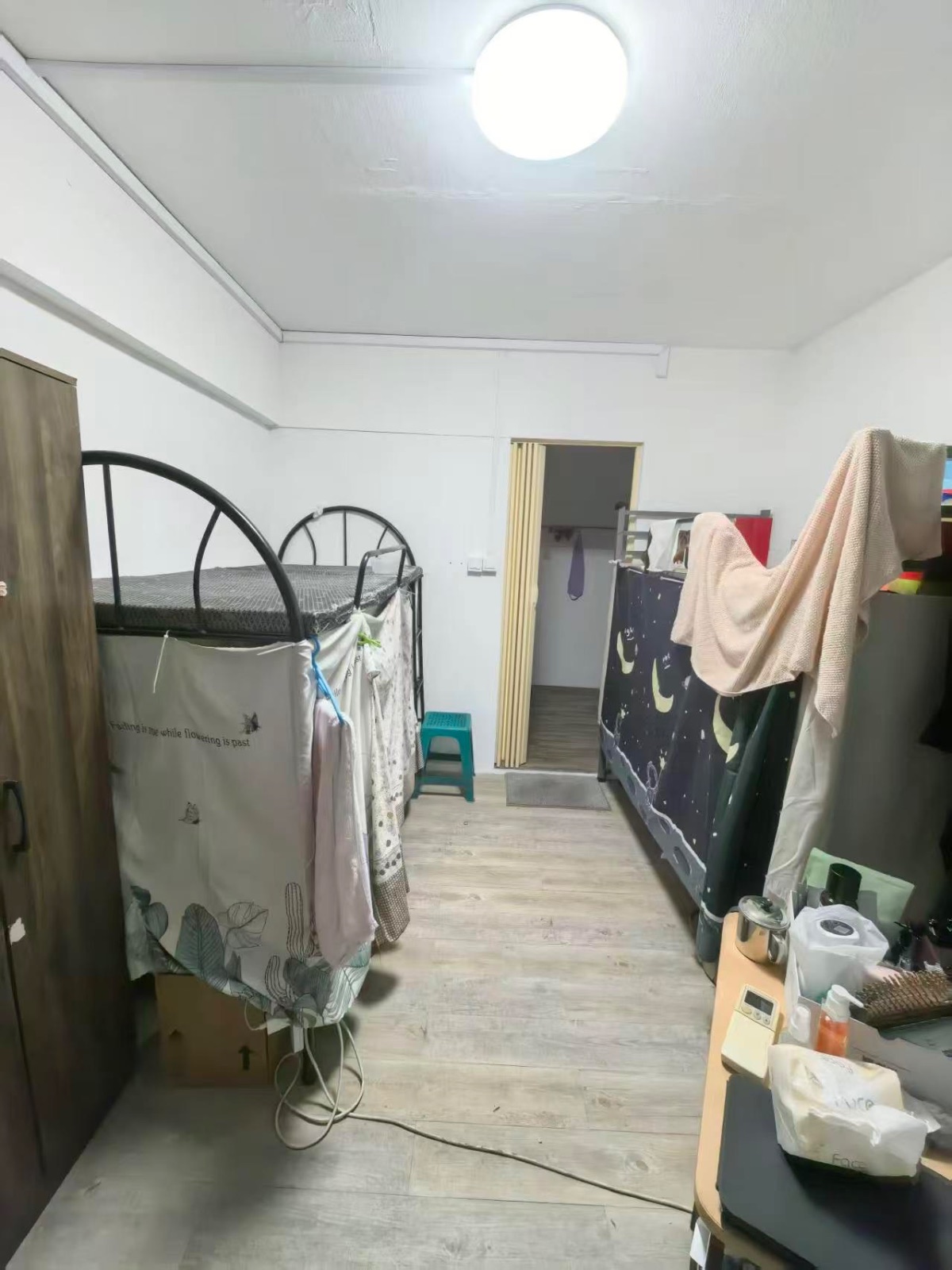 湖畔640507女搭房五人间上铺附近地址400 图片 2