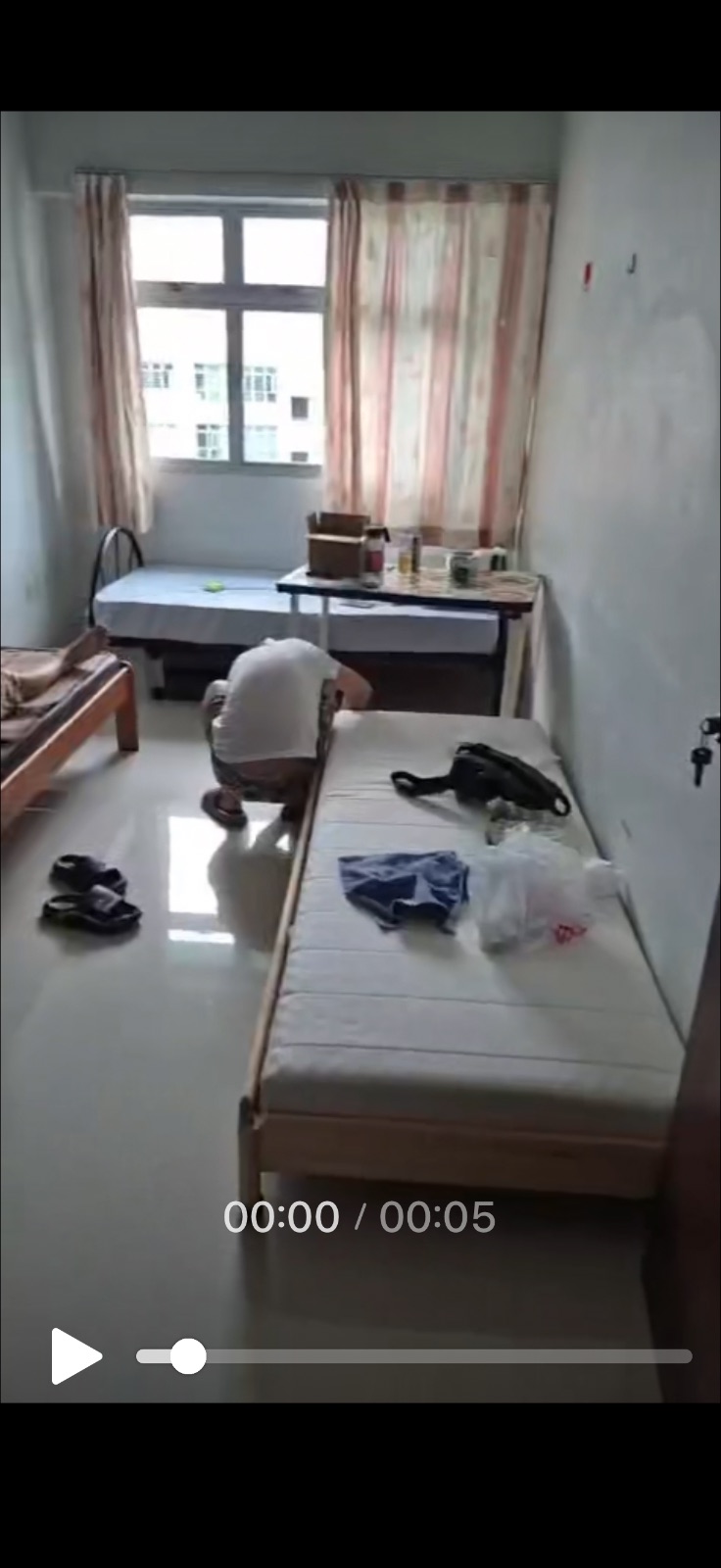 海军部 · $550/月3人间 单人床女生。男生4人间房间有厕所