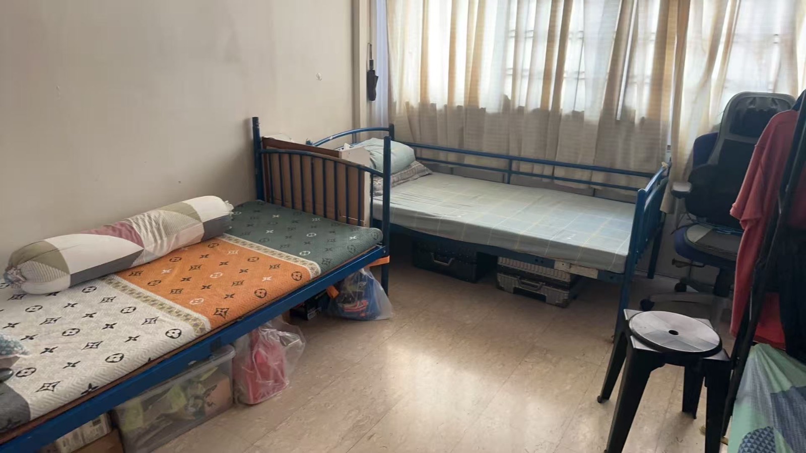 大牌640757. 近文礼，先驱，晟松超市 ，大型车辆停车场，超市食  有男床位，下铺上铺都有，服务业本屋地址，，冷气 大煮，洗衣随便用.包水电气网，价格美丽。干净安静通风好，主人少，随时入住。 图片 2