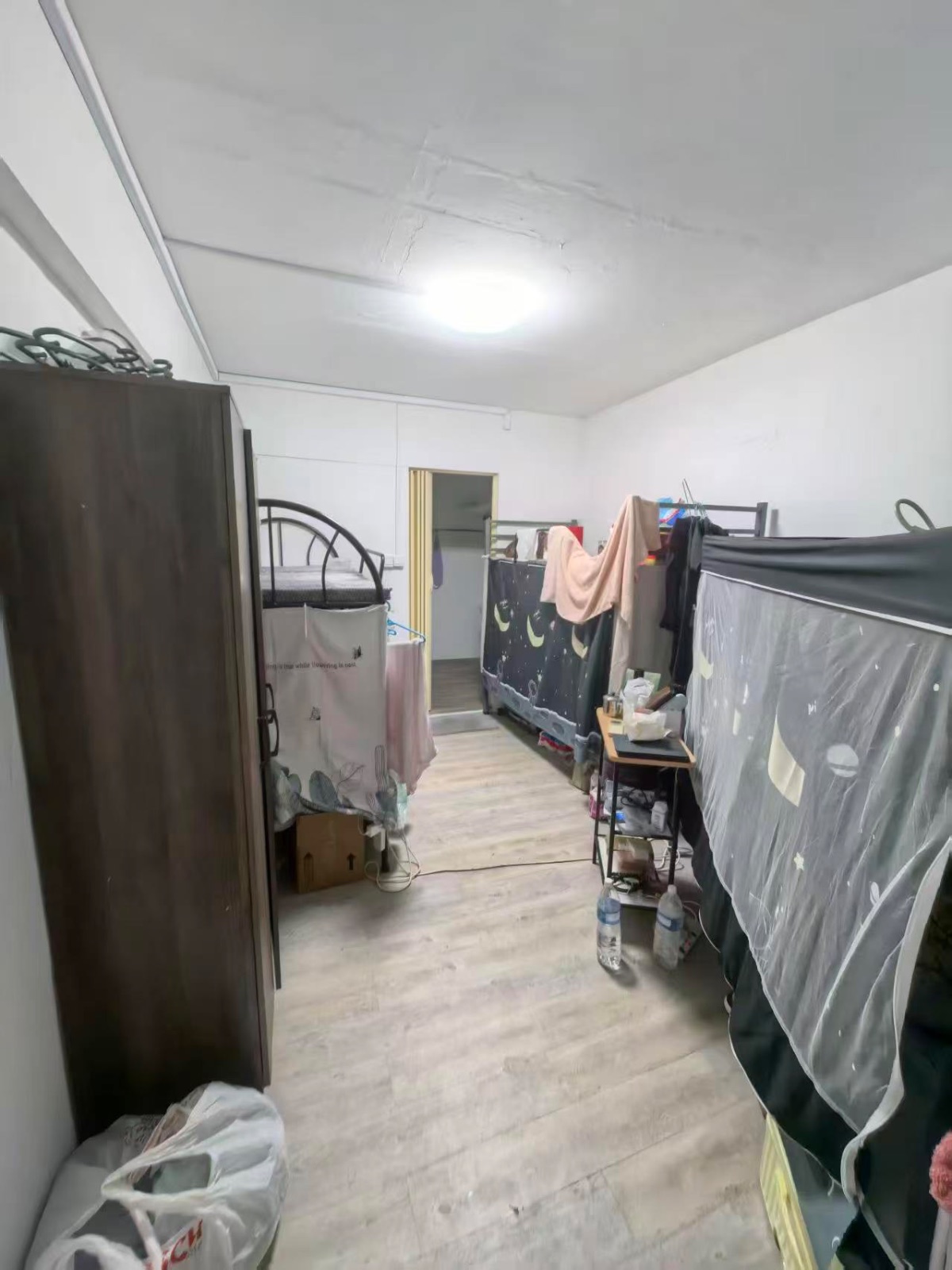 湖畔640507女搭房五人间上铺附近地址400