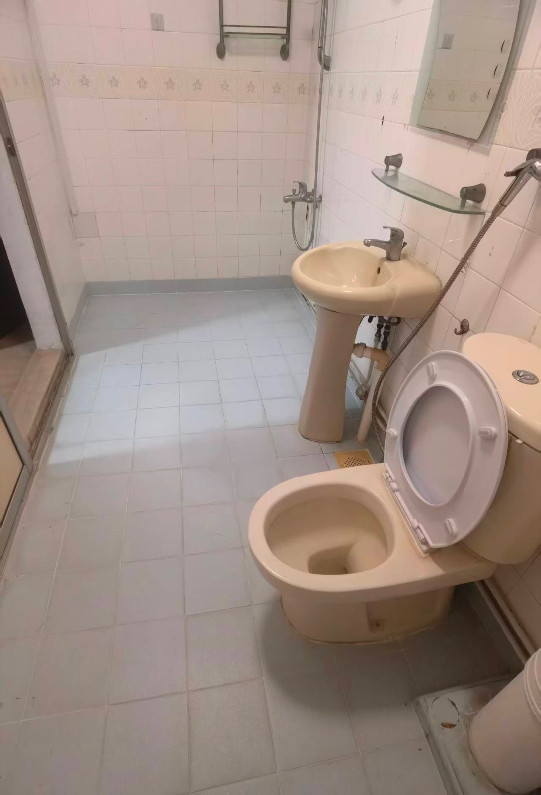 淡滨尼 主人房 · 包水电 · 可煮 · $1,300/月 图片 2