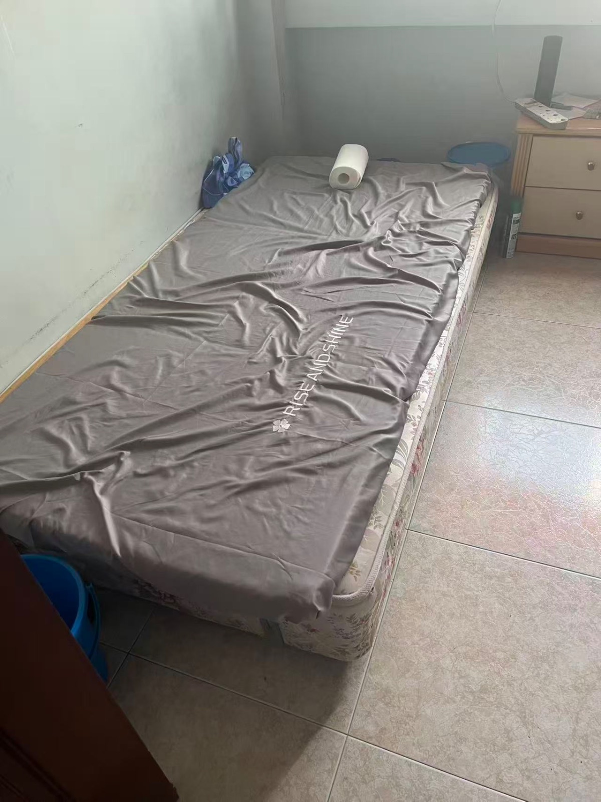 巴西力，大牌18#，三人间男搭房，服务业本屋地址，楼下巴士站出行方便，都是三人间 主人房 ·