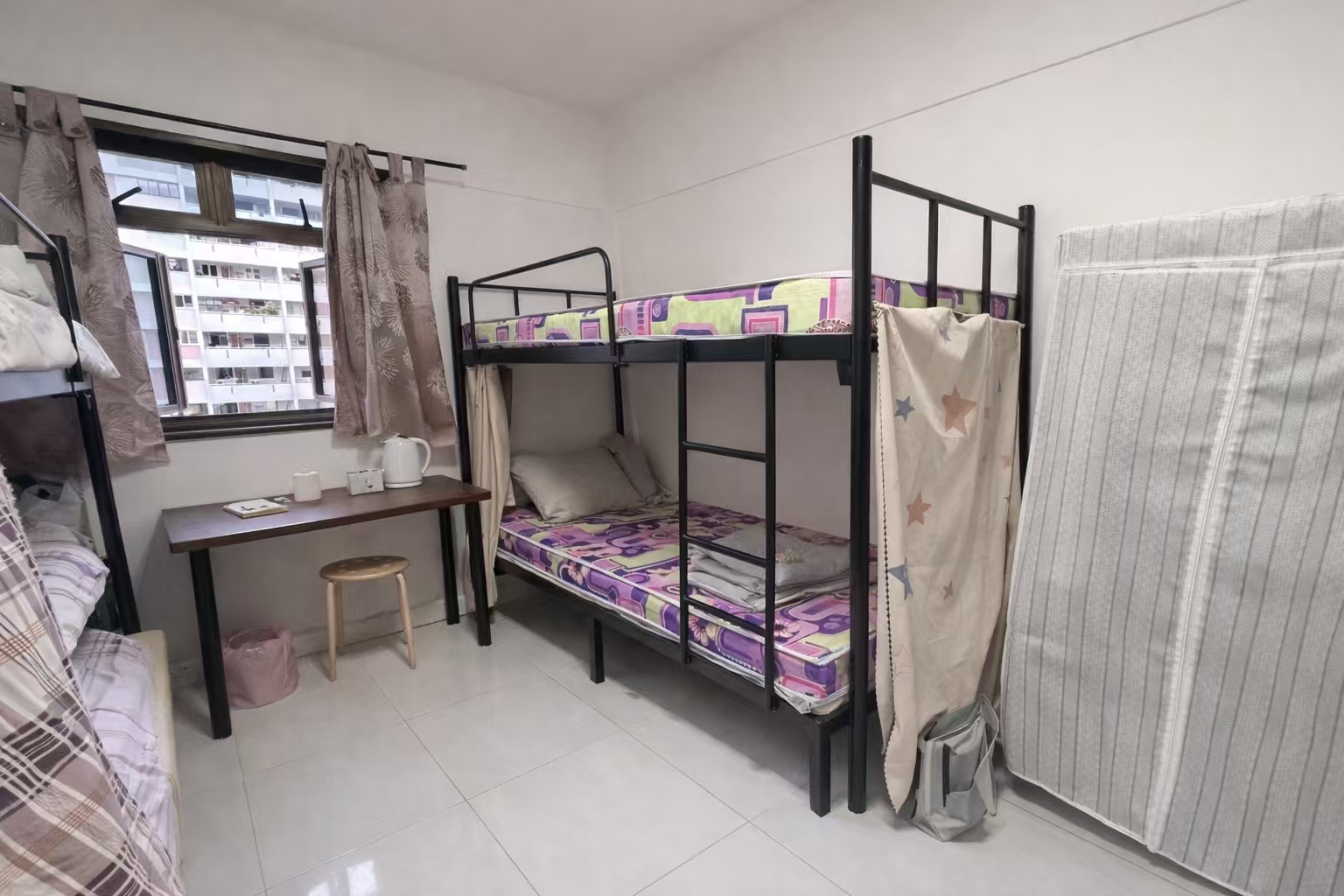 直落布兰雅 女床位 合法地址 合法人数 · 近地铁 · 包水电 · $500/月 图片 2