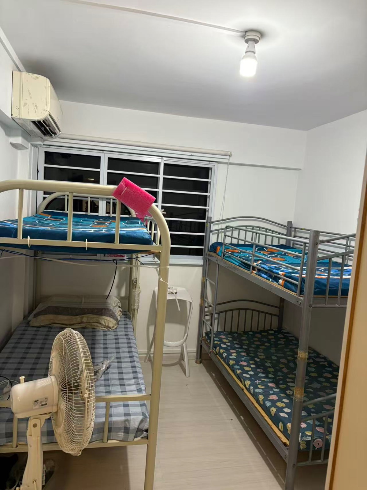 Yishun · 可靠近义顺地铁站走路大概五六分钟男床位