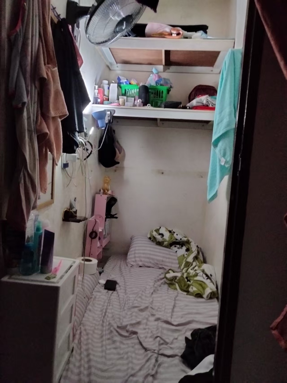 四美 储藏室450 适合打呼噜女生床位单人床。男生床位 本屋地址 图片 2