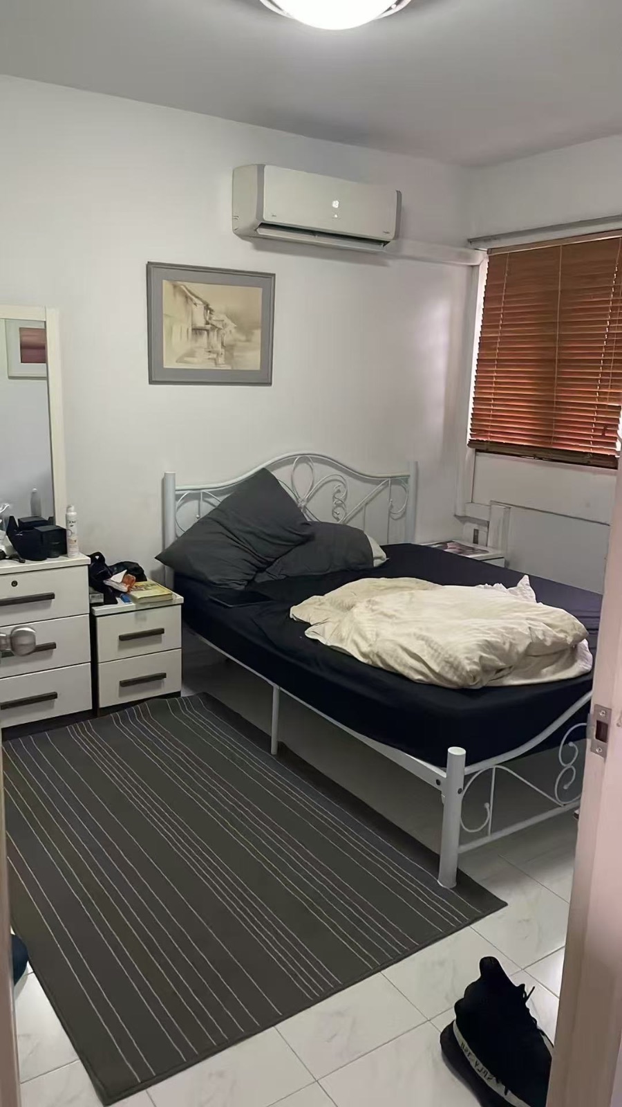 Chinatown 牛车水地铁站楼上有新房子。6月10号左右可以住。本屋服务业地址。邮编050533