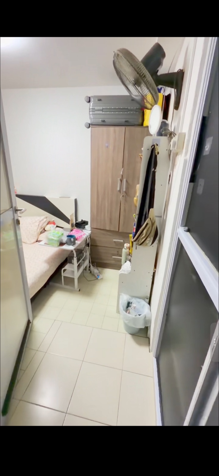 亚龙 达科达地铁站单间出租，1000块 制造业或者服务个一个  两人女搭房或者夫妻都行，下楼就是地铁站，水电空调网全包，没有限制。楼下有昇松超市，NTC 超市，食阁。步行 15 分钟就到芽笼5 图片 5
