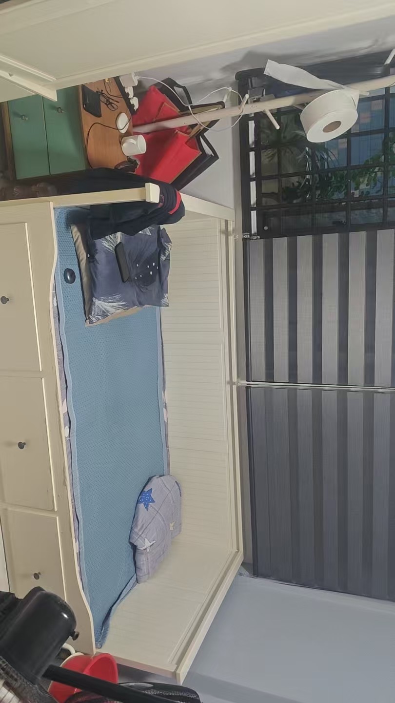 湖畔2人间男 普通房一个人500块不可以煮饭  又空调本屋地址。有冷气，晚上可以用。，11月1号入住