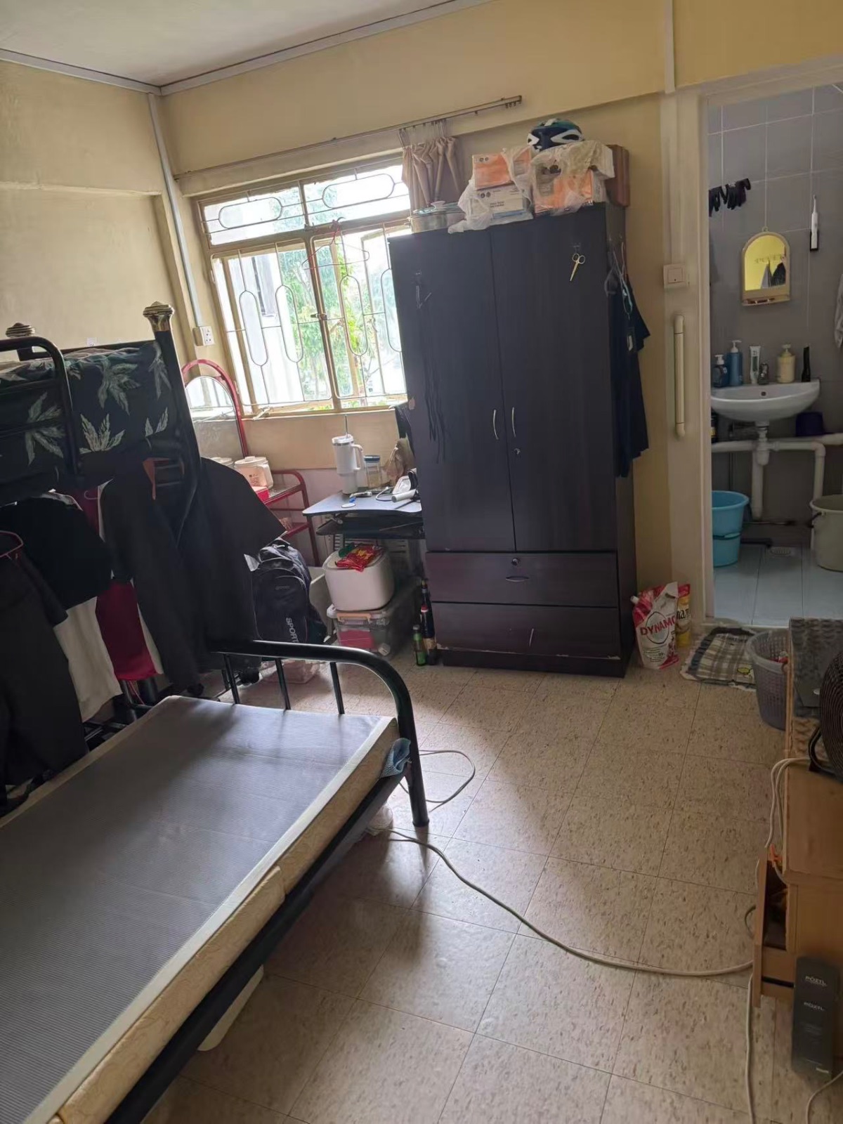 Serangoon 靠近高文地铁站15分钟 靠近实龙岗男床位 2人一间· $450/月 图片 2