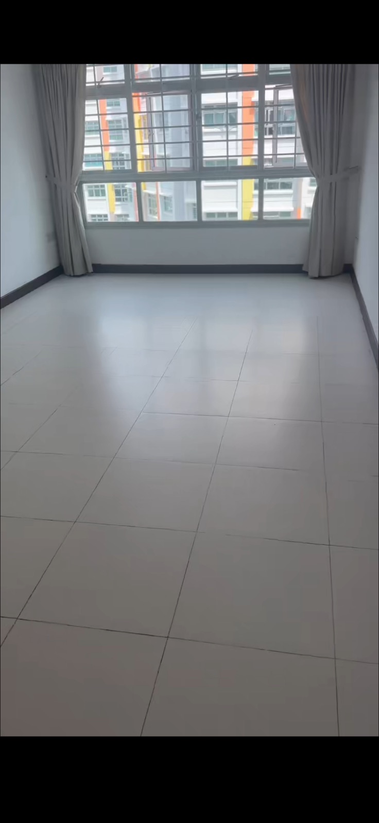 三巴旺隔间夫妻1千 移动空调。有窗户窗帘。邮编 752463