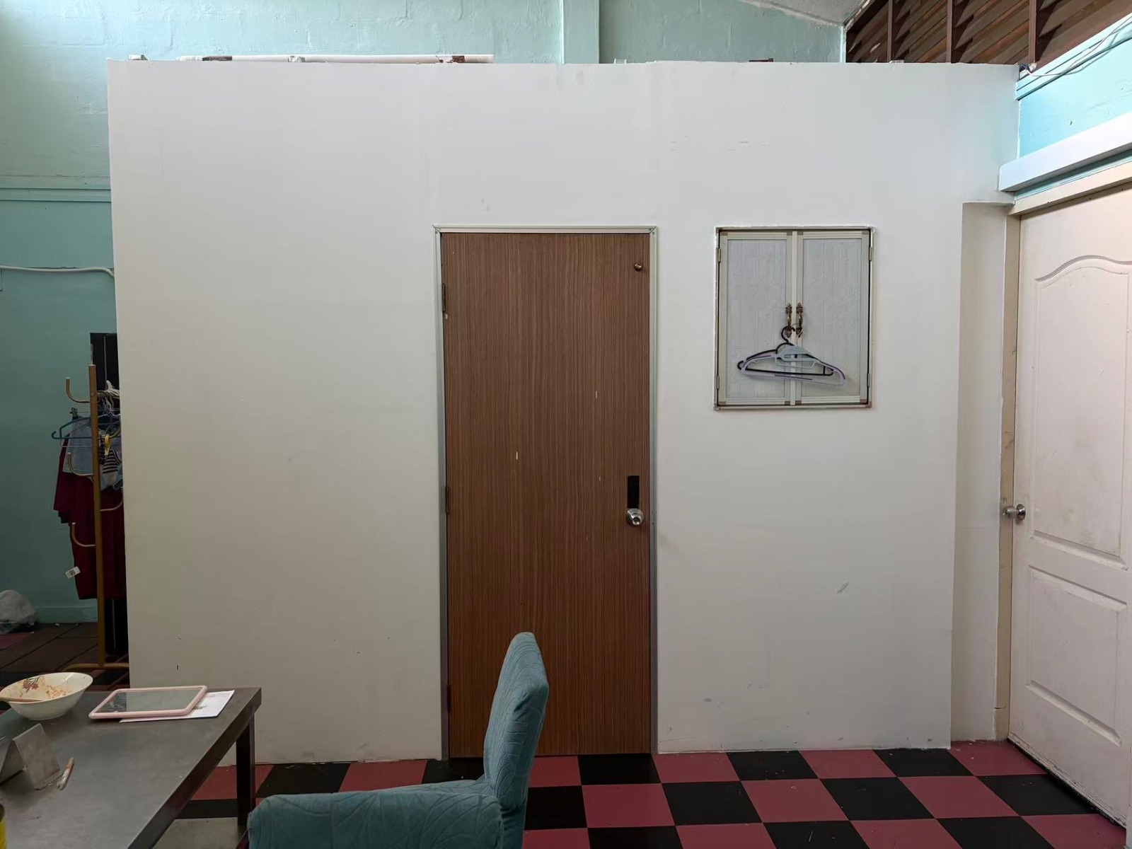 巴耶利峇 隔间1100元2本屋地址制造业服务业都可以