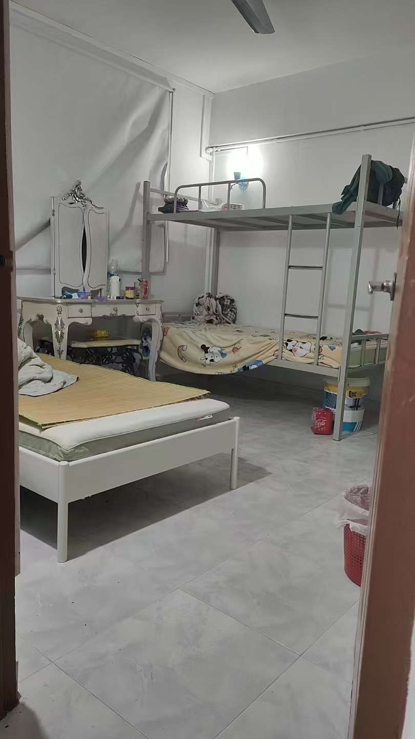 勿洛北 男 床位 4人间 服务业地址
