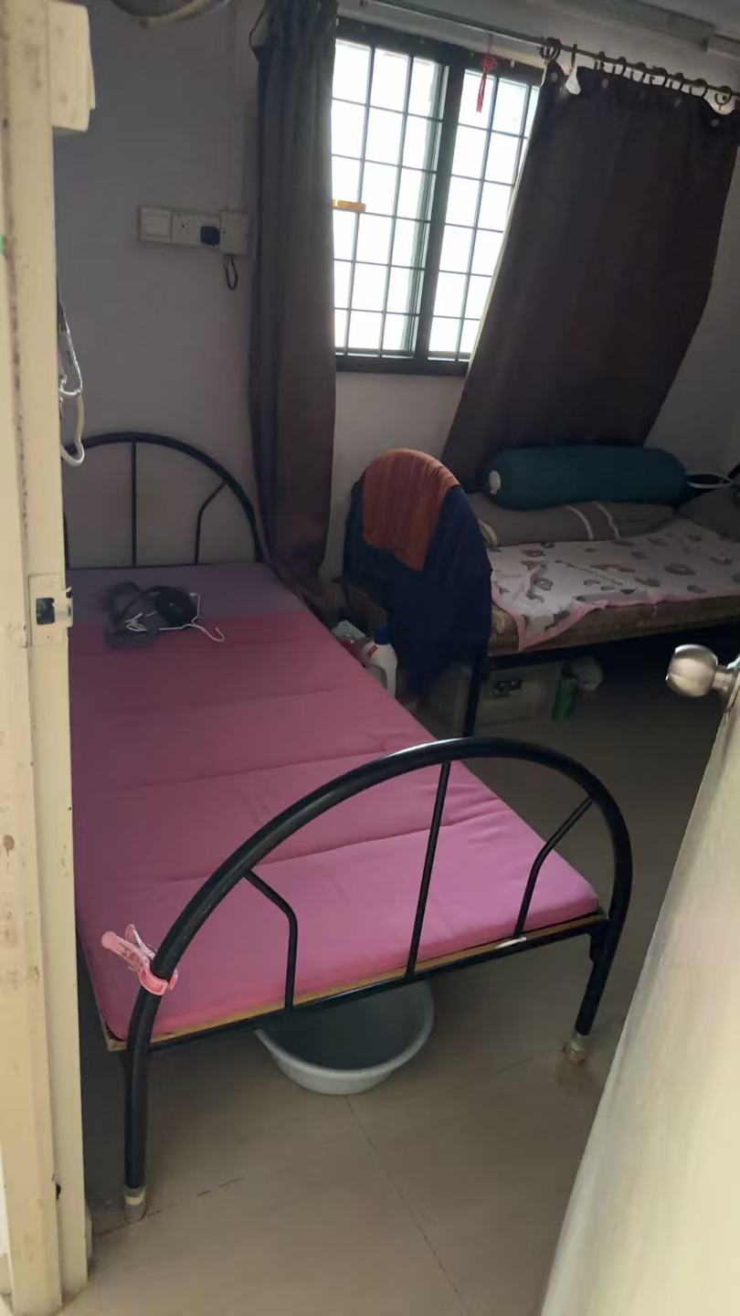裕廊西414人间，640464街靠近湖畔地铁站，男床位，本屋服务业地址$450