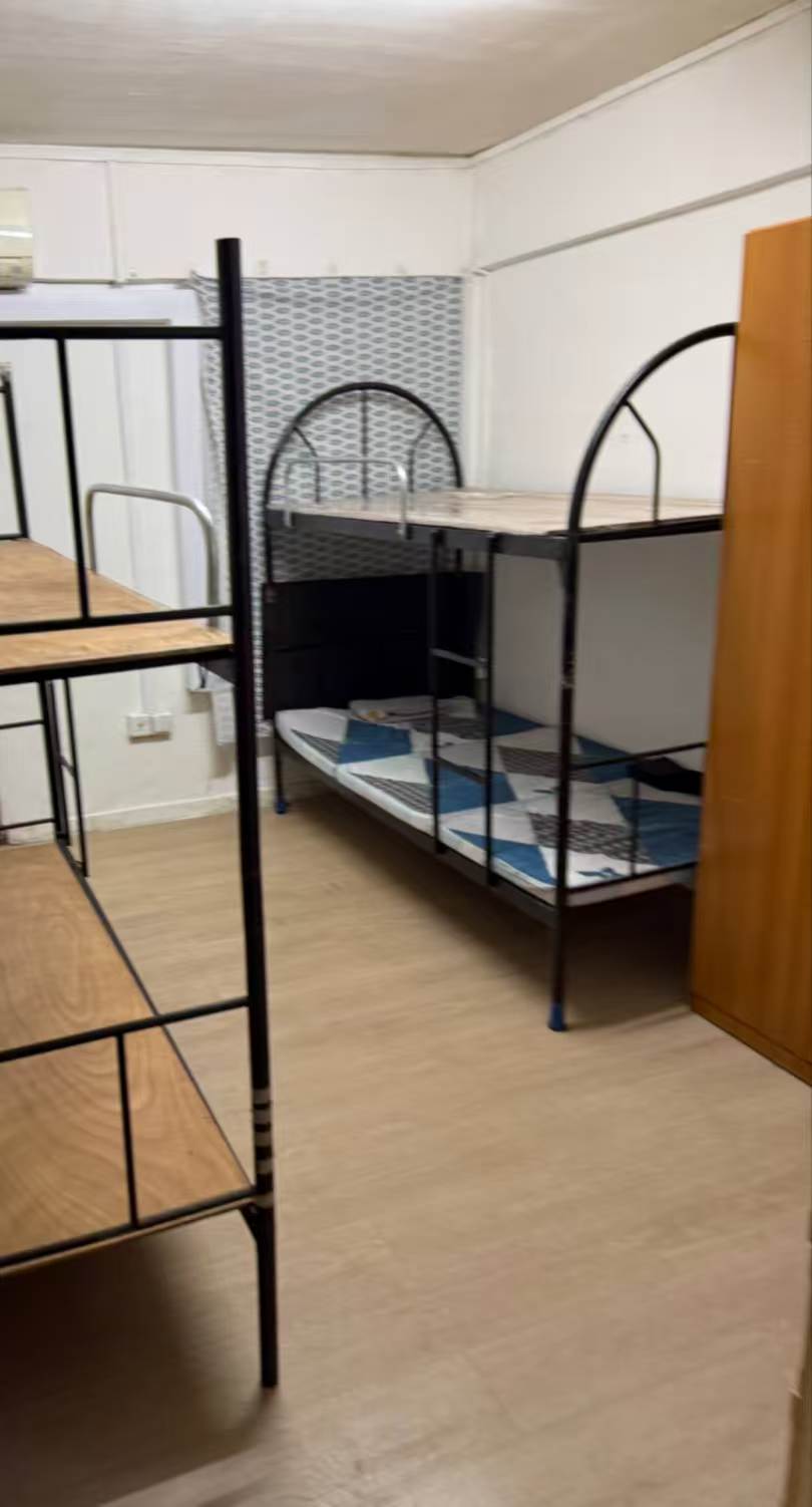 义顺邮编760101女床位四人间上铺450本屋地址制造业服务业。可以煮饭 无中介费 不要地址$400