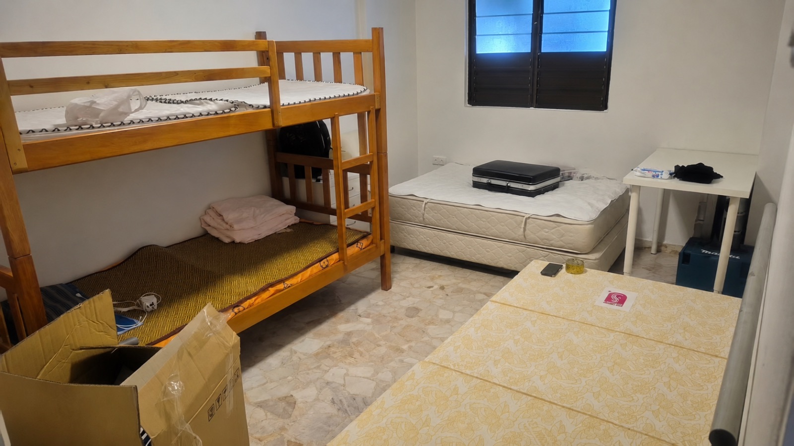 裕廊东600249，招男搭房，3人间，单人床，随时入住