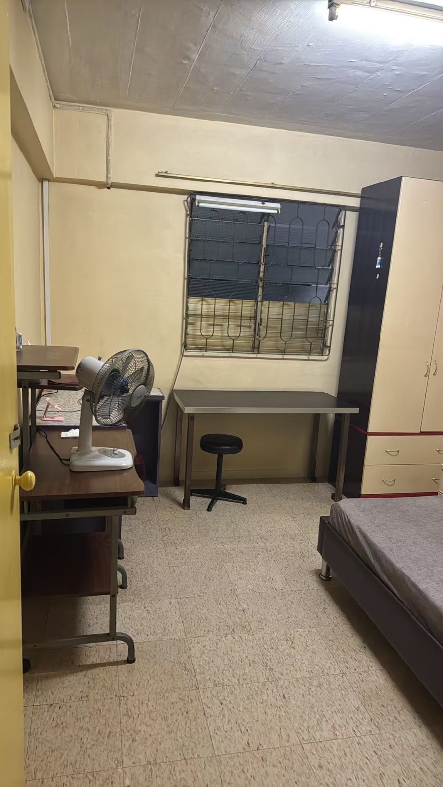 Serangoon 靠近高文地铁站15分钟 靠近实龙岗男床位 2人一间· $450/月