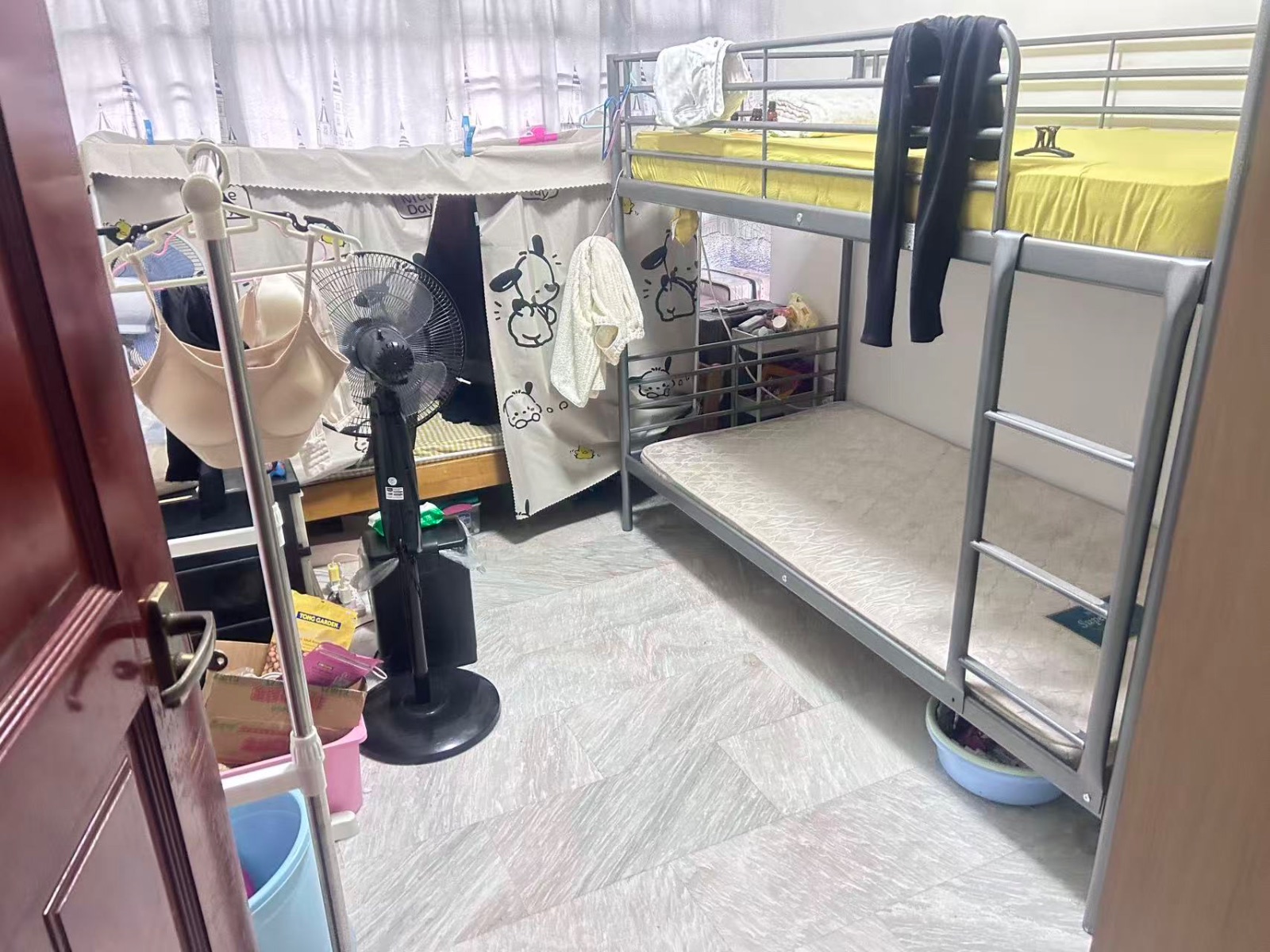 大巴窑地铁站3分钟，新签的房子5/92026可以入住，女搭房3人间下铺450，包水电网可以煮。没有本屋地址，客厅隔间没有本屋地址450随时可以入住超大房子邮编310153
